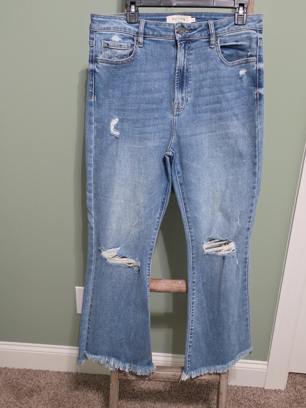 Hidden High-Rise Distressed Cropped Jeans in Light Blue